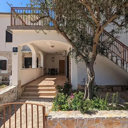 Seeview 1 Bedroom 50 M From Срима