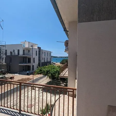Seeview 1 Bedroom 50 M From