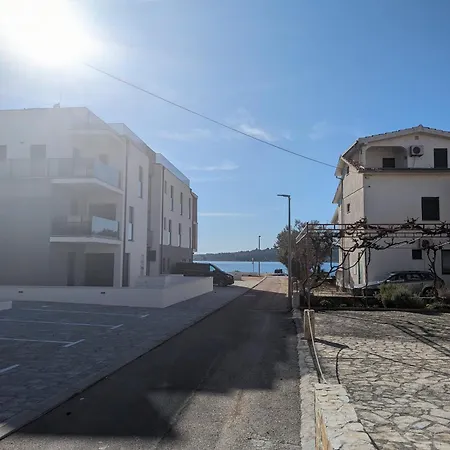 Seeview 1 Bedroom 50 M From *