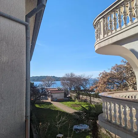 Seeview 1 Bedroom 50 M From * Srima