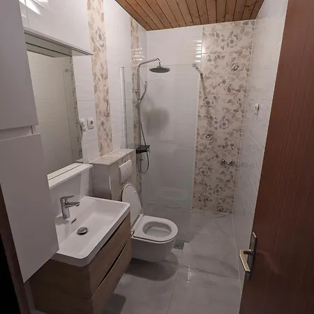 Seeview 1 Bedroom 50 M From *