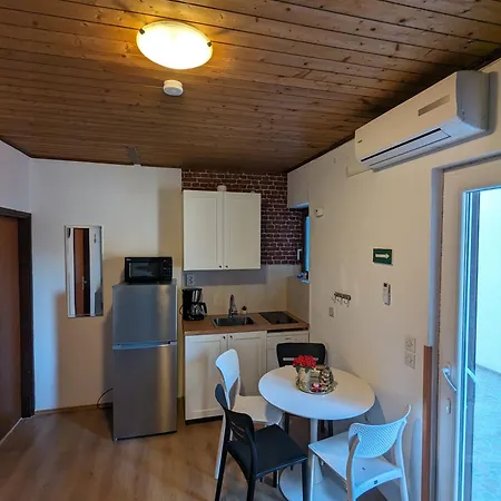 Seeview 1 Bedroom 50 M From 斯里马