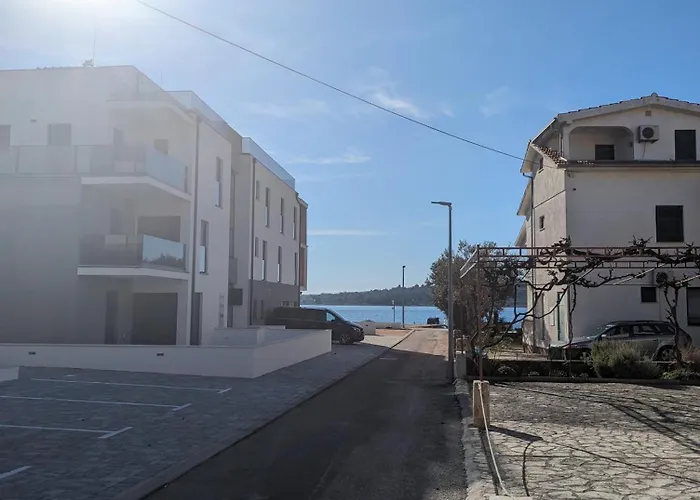 Seeview 1 Bedroom 50 M From *