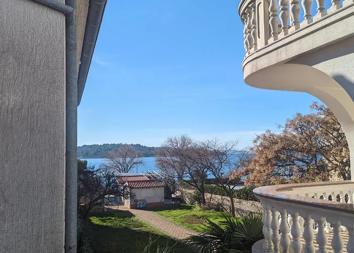 Seeview 1 Bedroom 50 M From * Srima