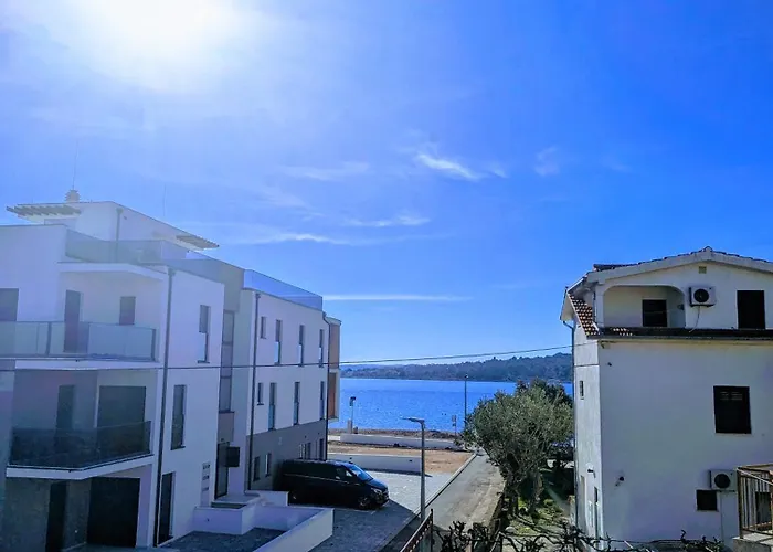 Seeview 1 Bedroom 50 M From * Srima