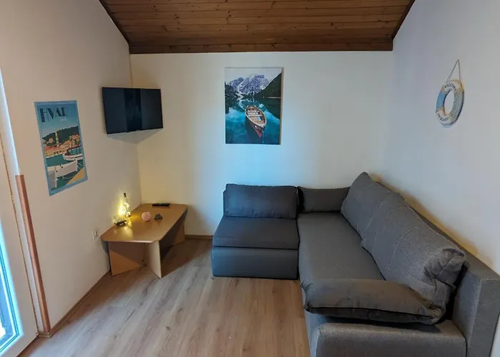 Seeview 1 Bedroom 50 M From * Srima