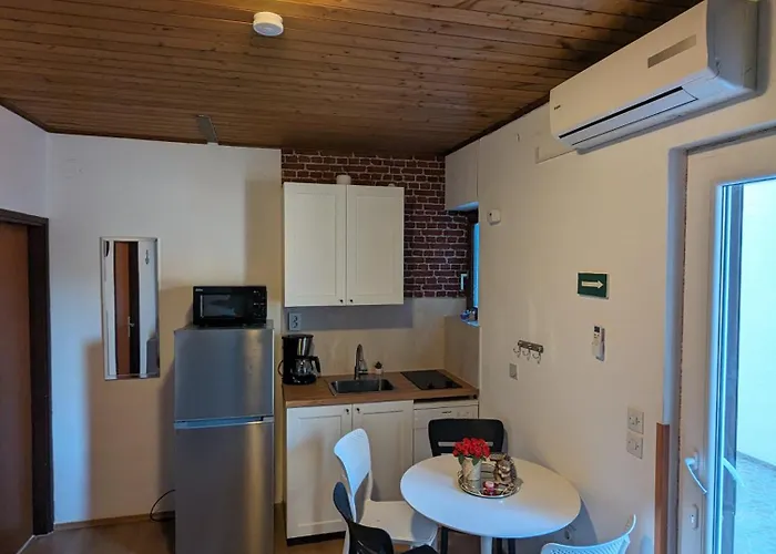 Seeview 1 Bedroom 50 M From Srima